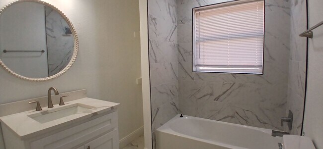 Foto del edificio - Updated Fort Worth Gem — Over 2,000 Sq Ft, Fireplace & Two Living Spaces