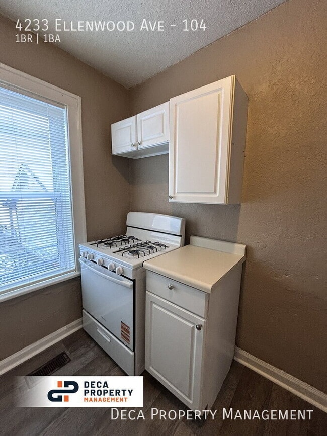 Building Photo - 4231-4233 Ellenwood Ave
