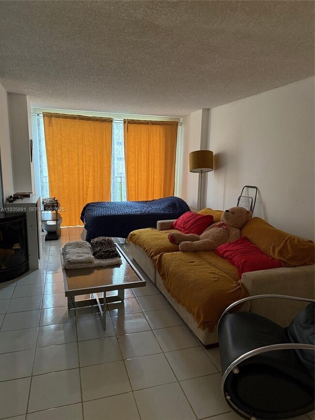 Foto del edificio - 16909 N Bay Rd