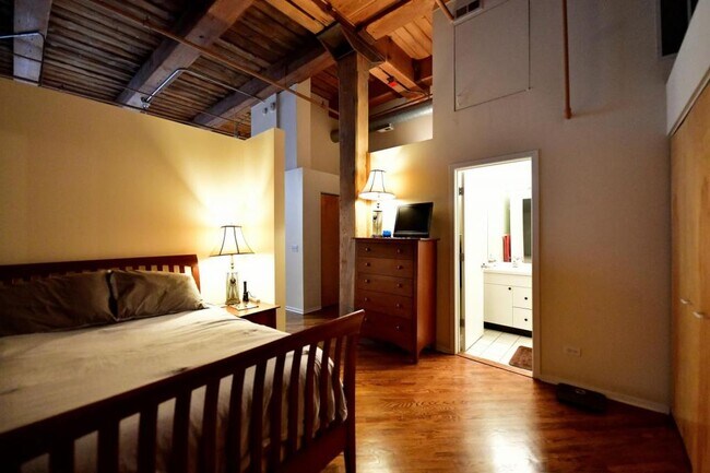 Foto del edificio - 226 N Clinton Street #223