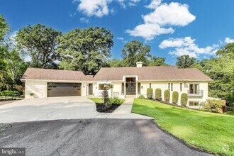 Building Photo - 1426 Carrington Ln