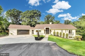 Building Photo - 1426 Carrington Ln