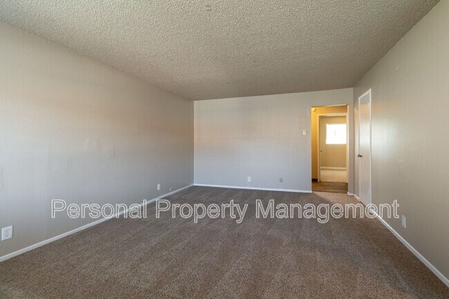 Building Photo - 1002 NE 86th St