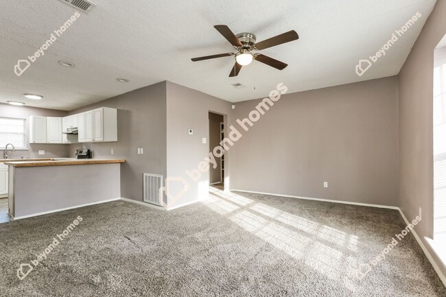 Building Photo - Lovely all brick home in Jacksonville w/ 3...