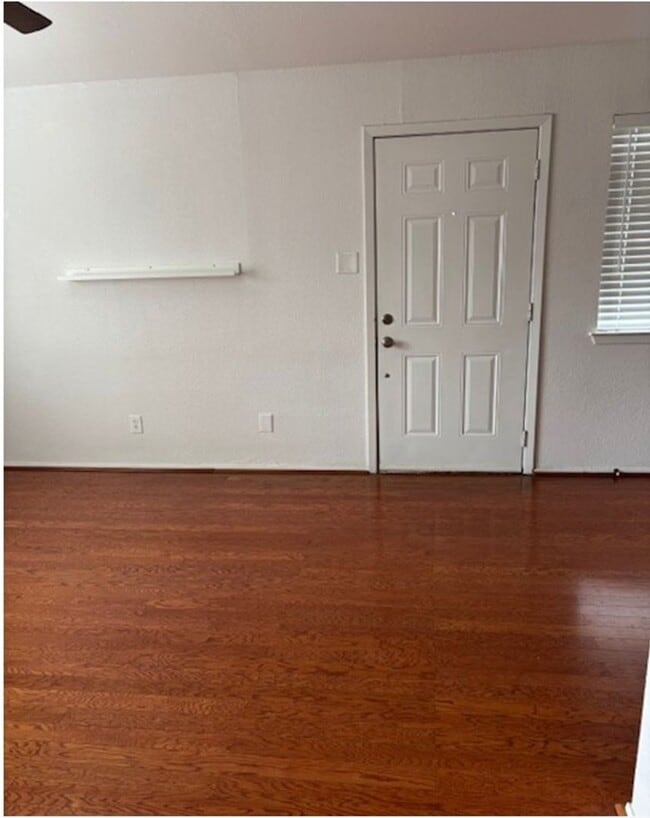 Building Photo - Townhome in Gated Community