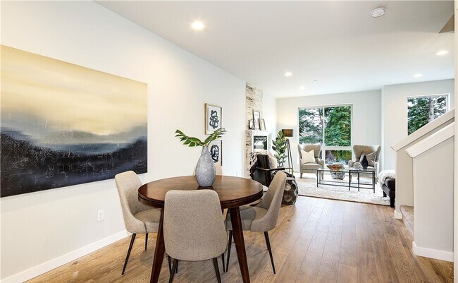 Foto del edificio - Modern 2 bedroom Comfort in the Heart of E...