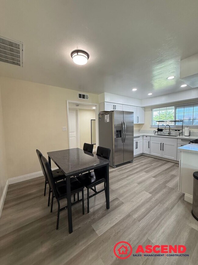 Foto del edificio - Charming 3 Bedroom / 2 Bath Home + Additional Office