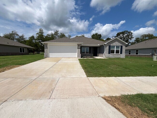 Foto del edificio - BRAND NEW Four Bedroom | Two Bath Home in ...