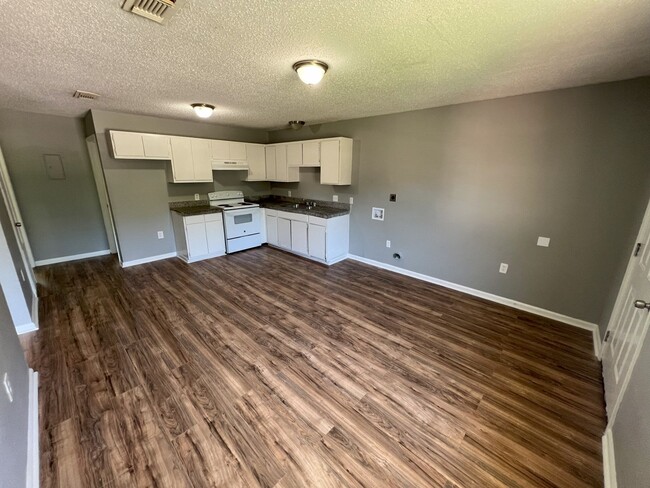 Building Photo - Baker Trails Apartments