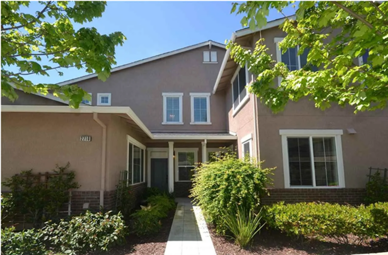 Foto principal - COMING SOON-Charming 3 bedroom home -with ...