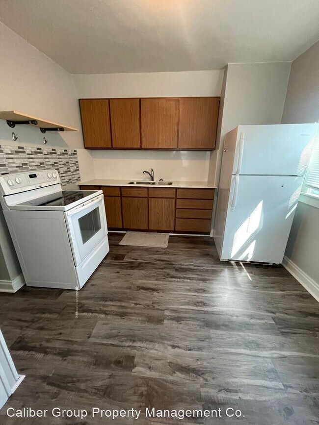 Building Photo - 3 br, 1 bath House - 704 W 18th St.