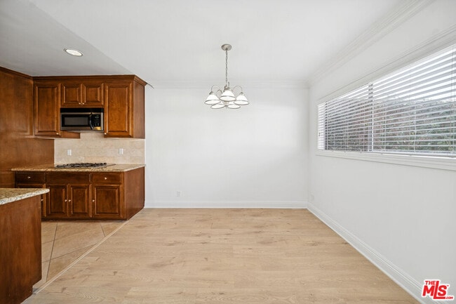 Building Photo - 133 N Swall Dr