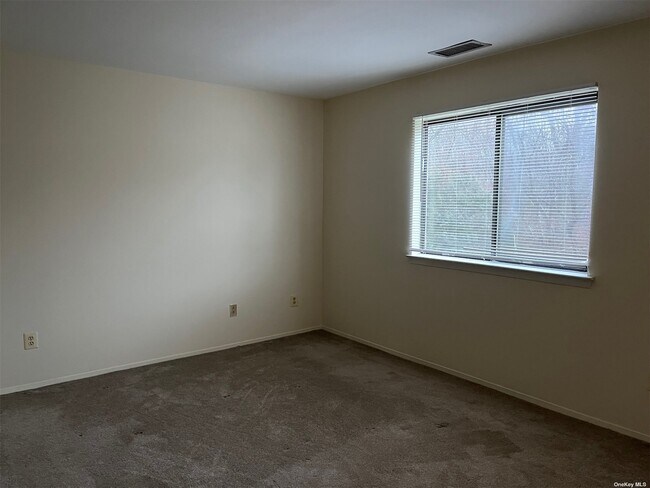 Building Photo - 971 Skyline Dr