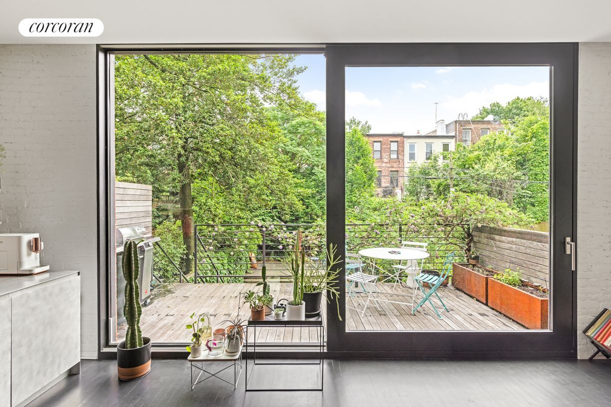 Foto principal - 394 6th St
