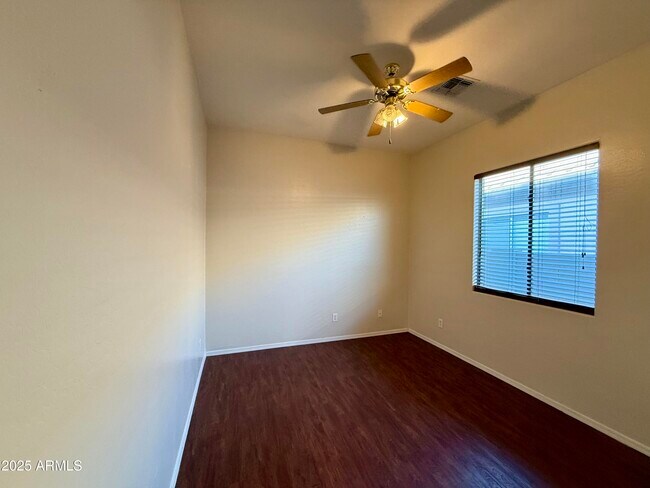 Foto del edificio - 4601 W Moss Springs Rd
