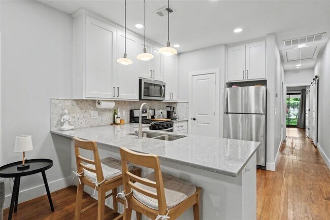 Building Photo - 2506 E Cesar Chavez St