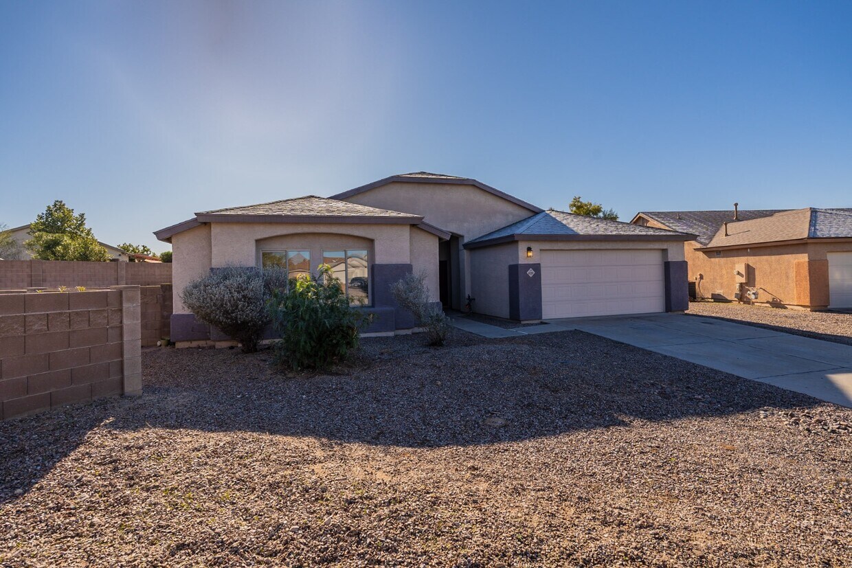 Foto principal - 8220 N Freshwater Ln
