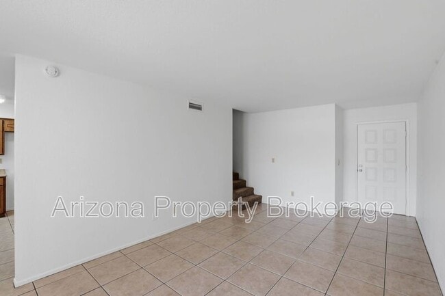 Building Photo - 238 E Vine Cir