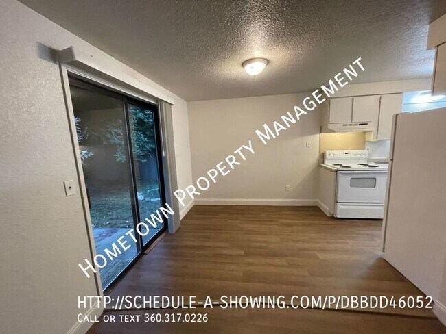 Foto del edificio - Great 2 bed 1.5 bath townhouse with 1 car ...