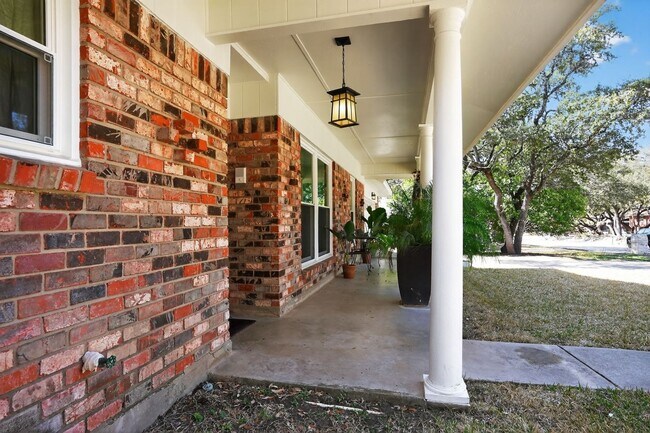 Building Photo - 10814 Cedar Elm Dr