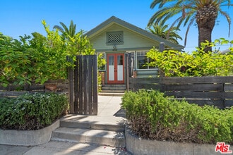 Building Photo - 632 California Ave
