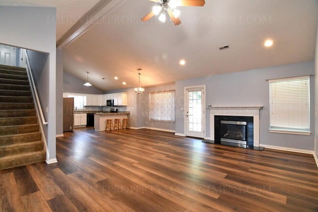 Building Photo - 5527 Raintree Ridge