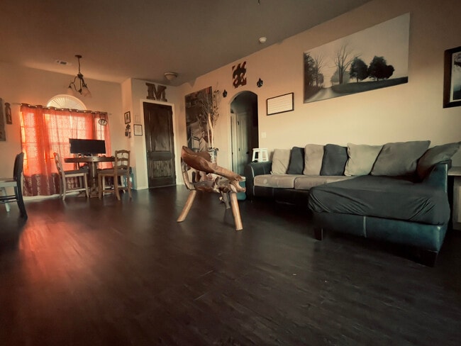 Building Photo - 9144 Parkview Cir