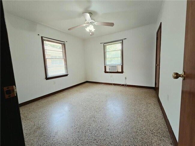 Foto del edificio - 720 Oaklawn Dr