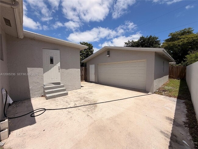 Building Photo - 3011 N 74th Way