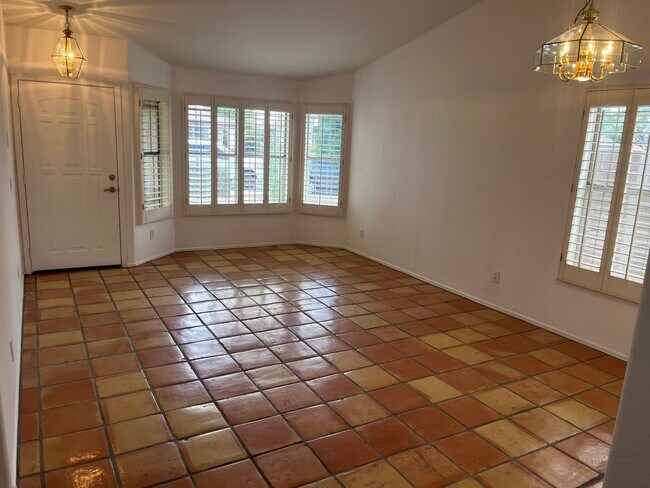 Building Photo - 6628 W Kristal Way