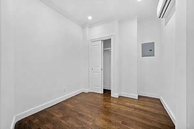 Building Photo - 307 Mott Street