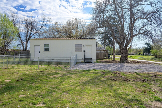 Photo - 709 SE 10th St House