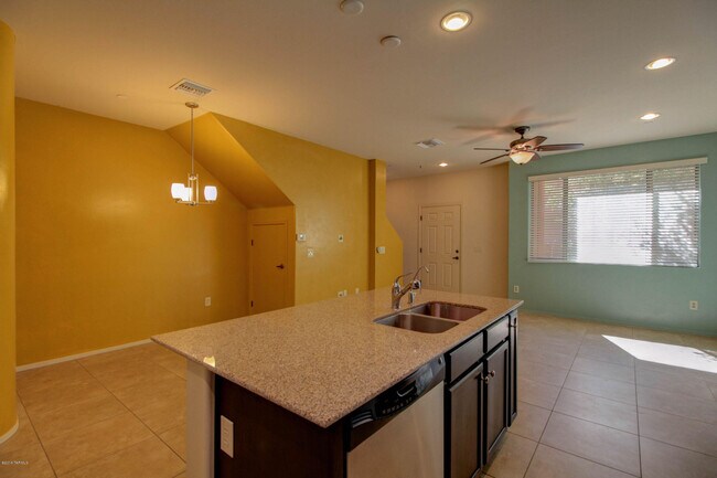Foto del edificio - 2418 E Blue Diamond Dr