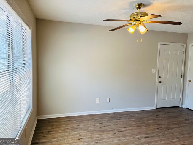 Building Photo - 7128 Greenway Cove SW