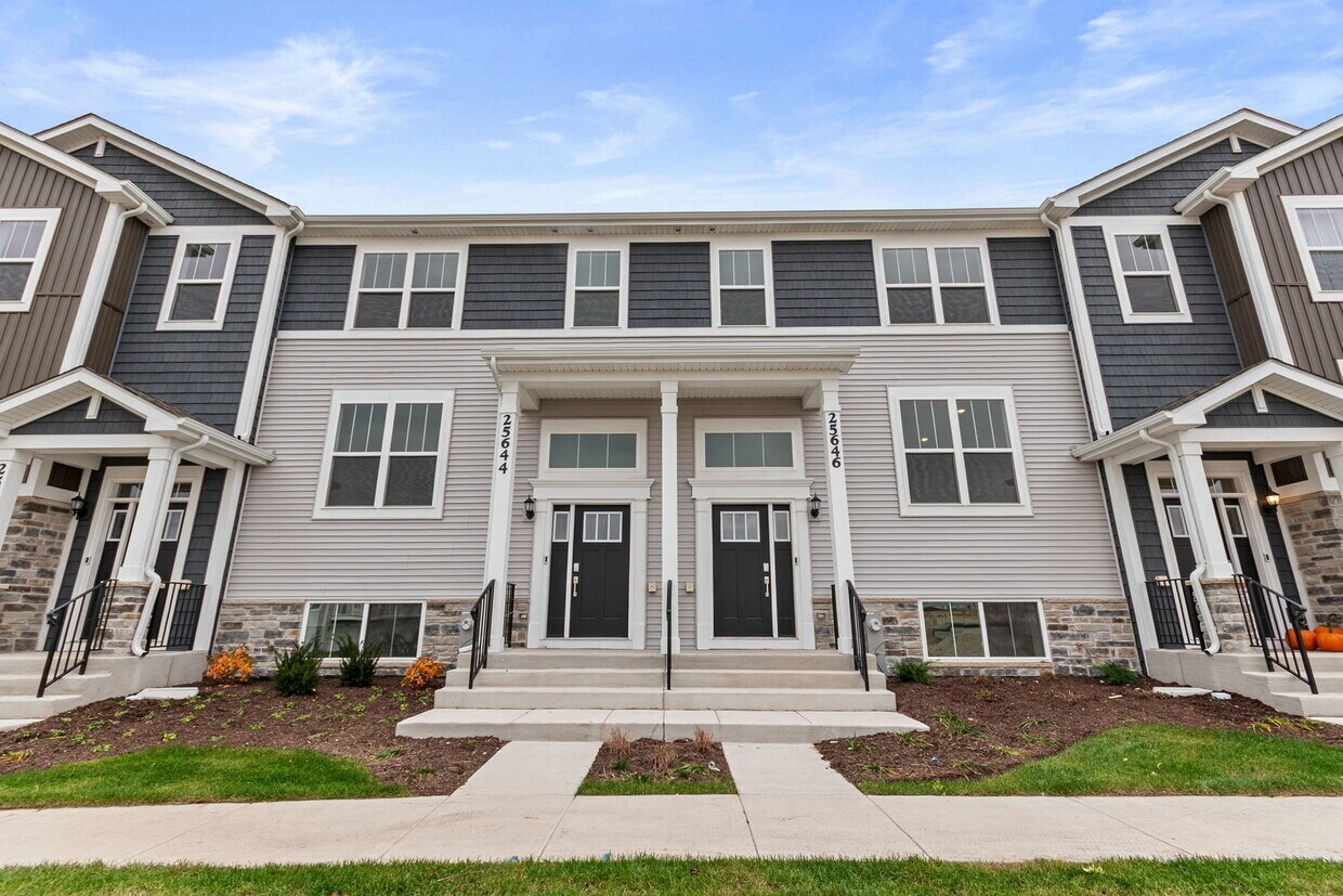 Foto principal - 25644 W Yorkshire Dr