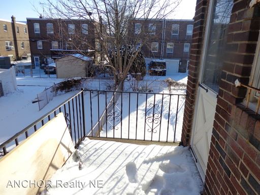 Building Photo - 1110 Unruh Ave