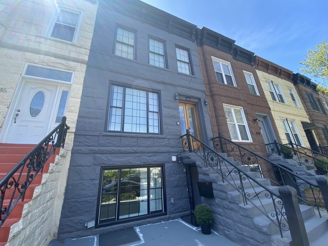 Primary Photo - 744 Decatur St