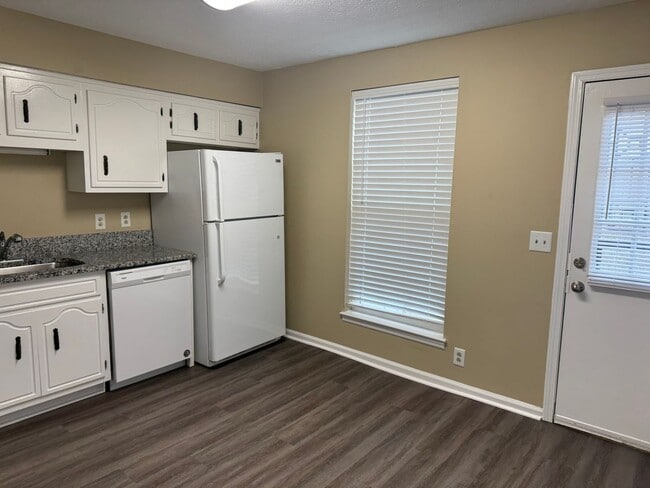 Building Photo - Huntington Parkway Duplex 1