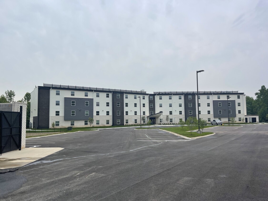 Vista del edificio - Brookhollow Senior