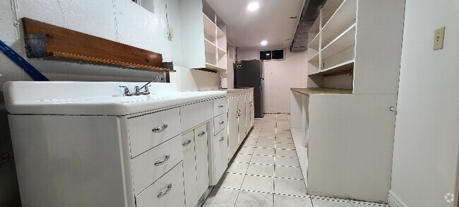 Building Photo - 557 Laker Wy
