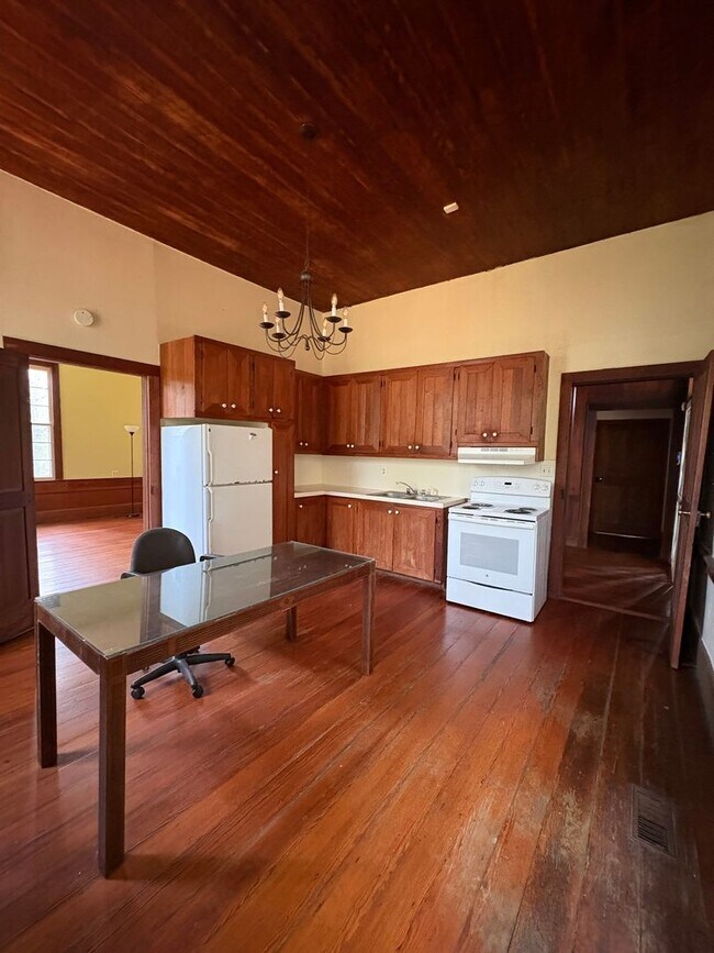 Foto del edificio - 23500 River Rd