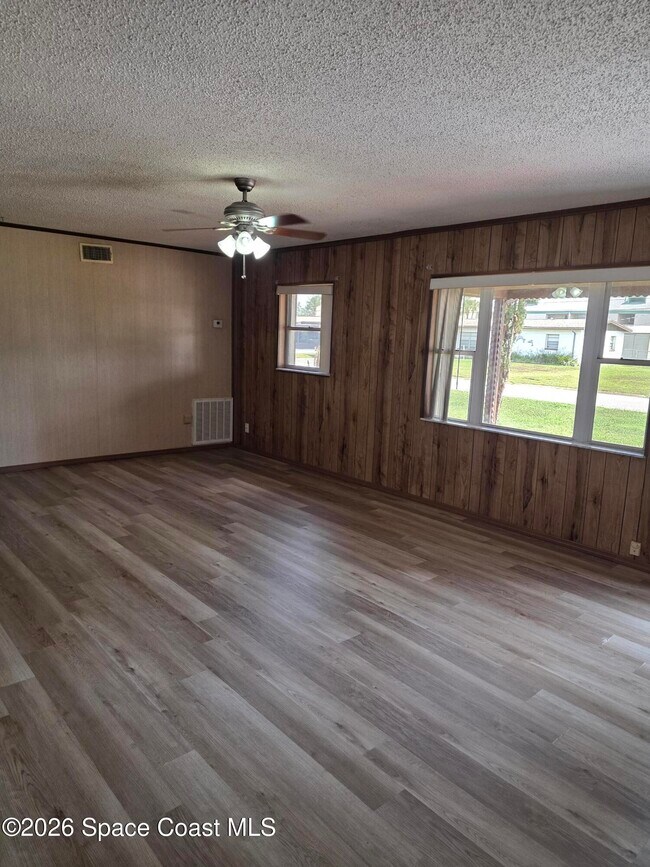 Foto del edificio - 2910 Zephyr Ln