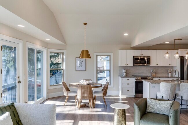 Foto del edificio - 7223 University Ave