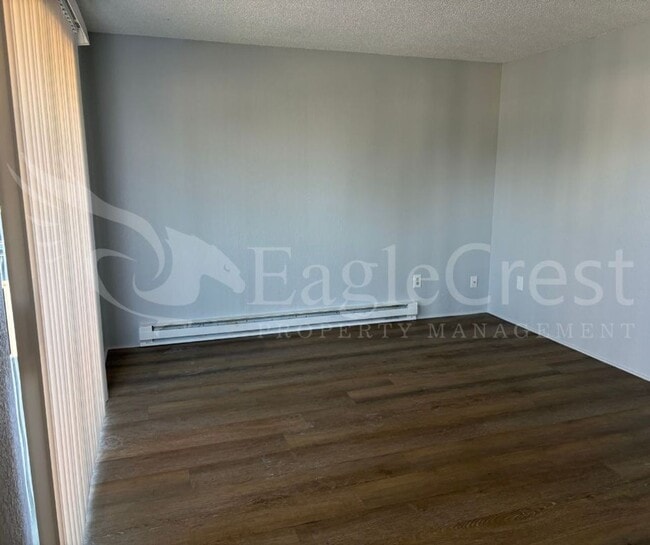 Building Photo - 320NEC