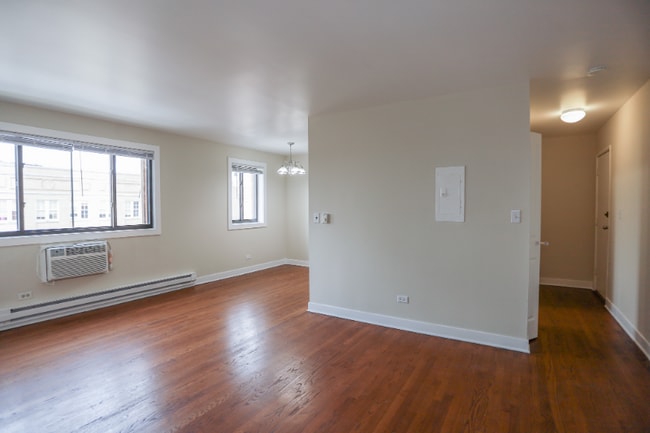 Foto del edificio - 5841 N Winthrop Ave