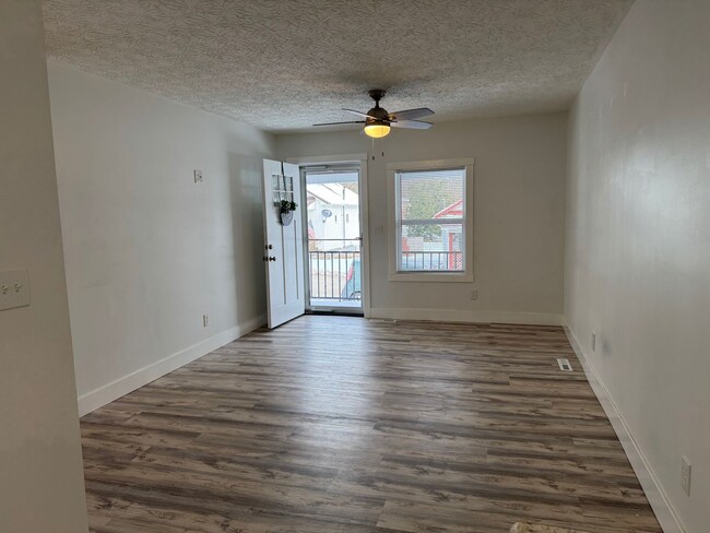 Building Photo - Beautiful, Fully Remodeled Two Bedroom Home