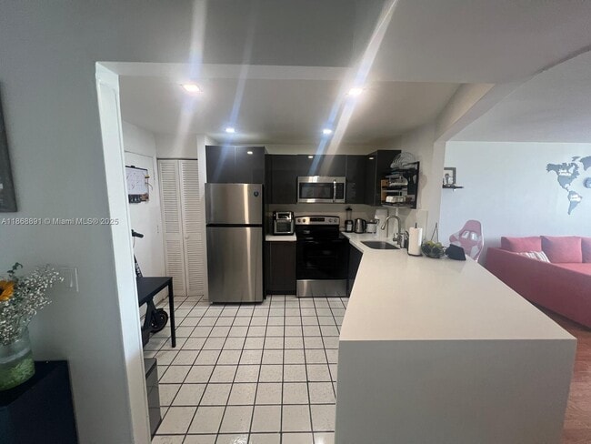 Foto del edificio - 1710 NE 191st St