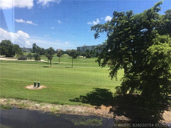Foto del edificio - 2851 S Palm Aire Dr