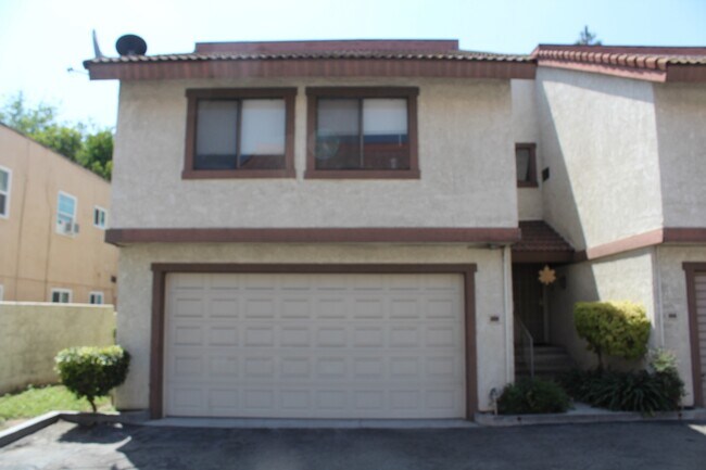 Building Photo - Gorgeous 3 bedroom 3 bath Home for Rent