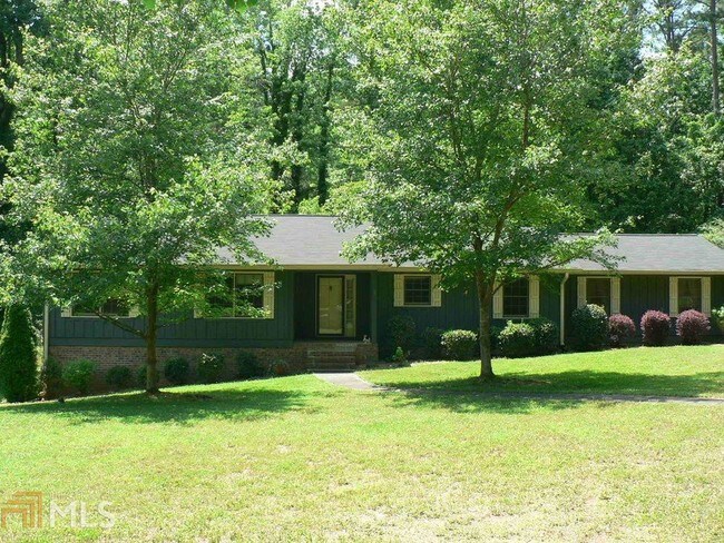 Building Photo - 330 Woodbrook Ln N E